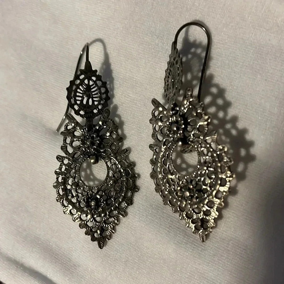 Earrings - owl shape (silver color) - Picture 1 of 3